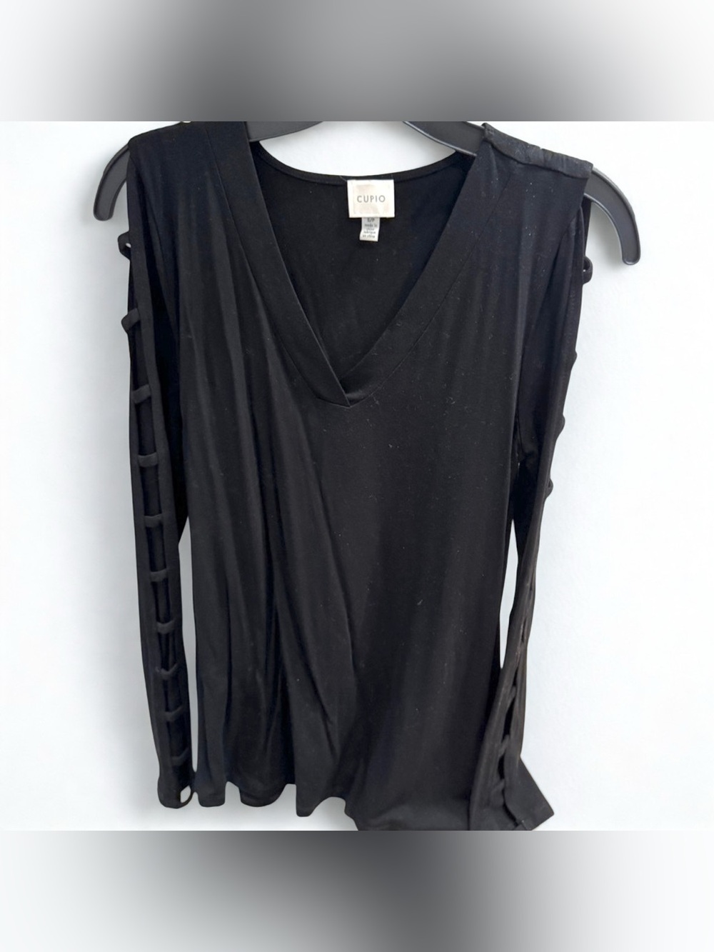 Price Firm. CUPIO Black Women's Top with Cutout Long Sleeves, Size Small/P